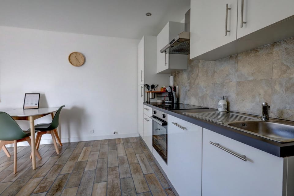 Coffee/tea facilities, Dining area, kitchen