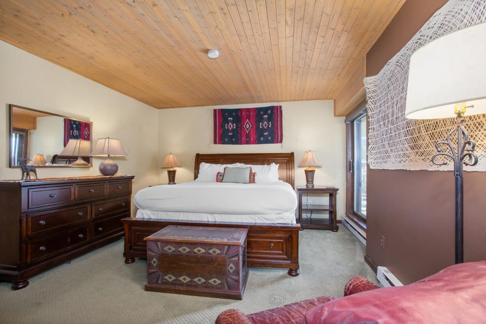 Hot Tub, Deck, Private Washer, Dryer, In Heart of Ski Area Base House in Steamboat Springs