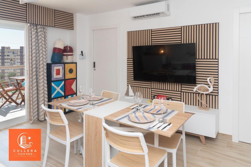 Communal lounge/ TV room, TV and multimedia, Seating area, Dining area, air conditioner