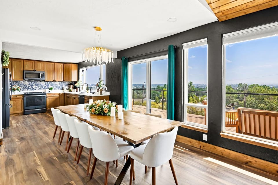 Premier Montana Retreat | River + Mountain Views | W & R House in Great Falls