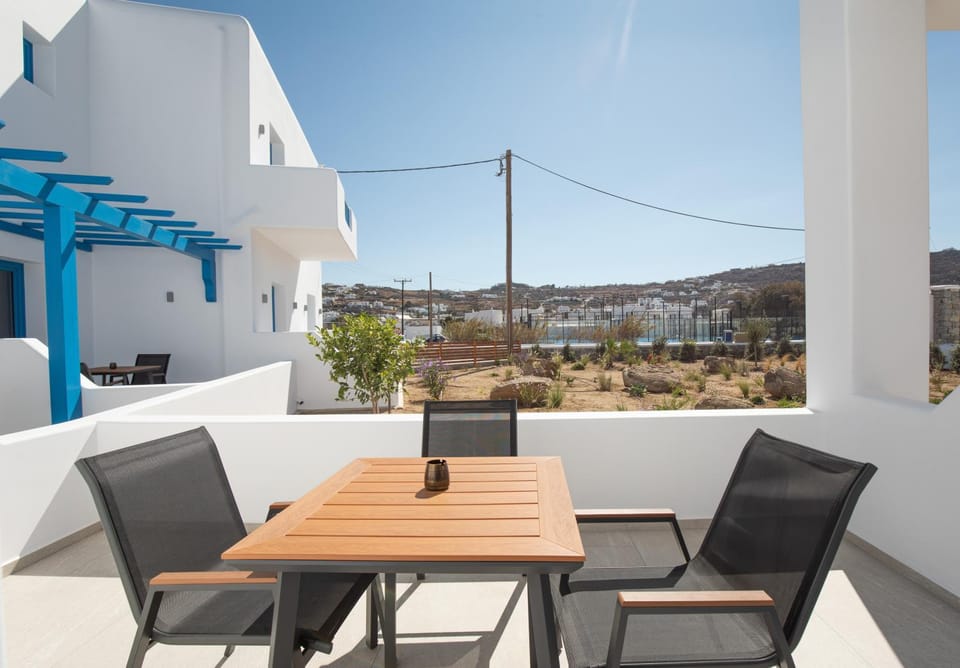 View (from property/room), Balcony/Terrace, Garden view