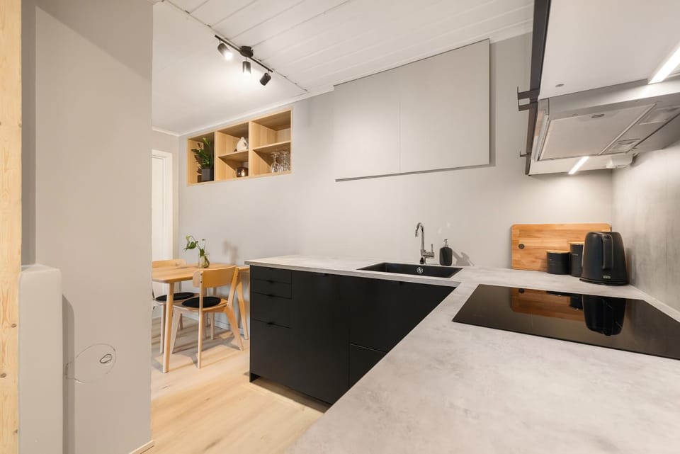 Dining area, kitchen
