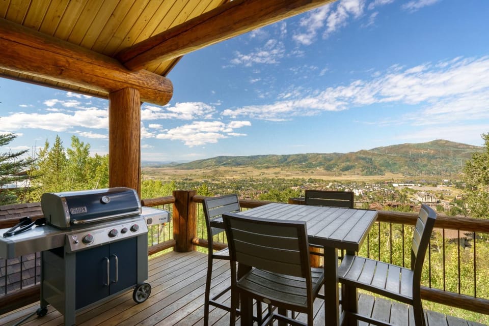 1 Game Room, 2 Living Areas, Views for Miles, Luxury Home House in Steamboat Springs