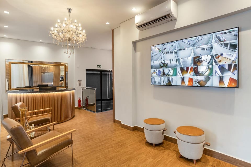 TV and multimedia, Kitchen or kitchenette, Living room, Seating area