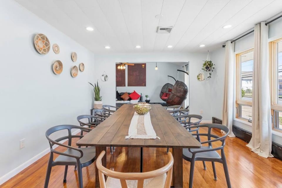 AC Beach Farmhouse Retreat - 5BD 2BA House in Atlantic City