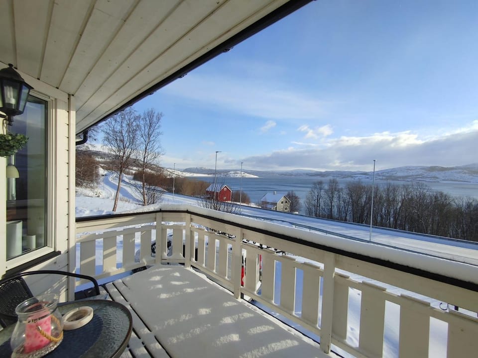 Villa Valentina by Arctic Prive - Northern Lights Villa with Sauna & Fjord View in Alta House in Lapland