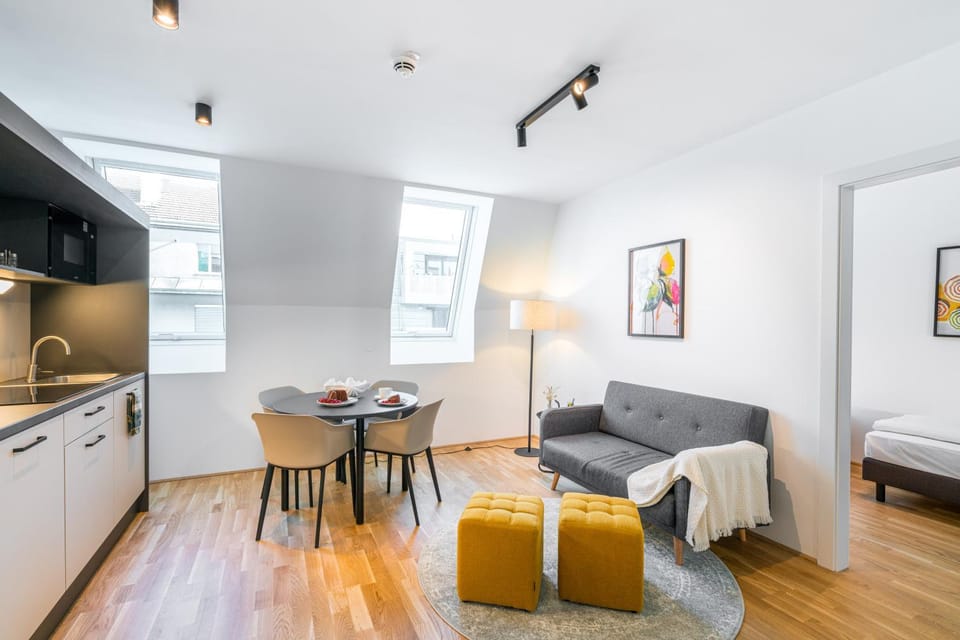 TV and multimedia, Kitchen or kitchenette, Living room, Photo of the whole room, Dining area, kitchen