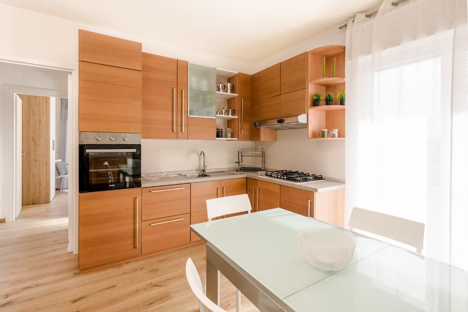 Kitchen or kitchenette, Dining area, minibar, oven, pet friendly, stove, toaster
