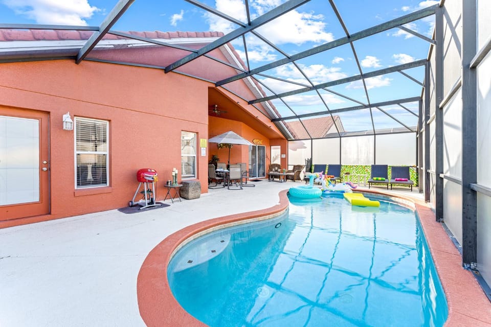 Patio, Pool view, Swimming pool, sunbed
