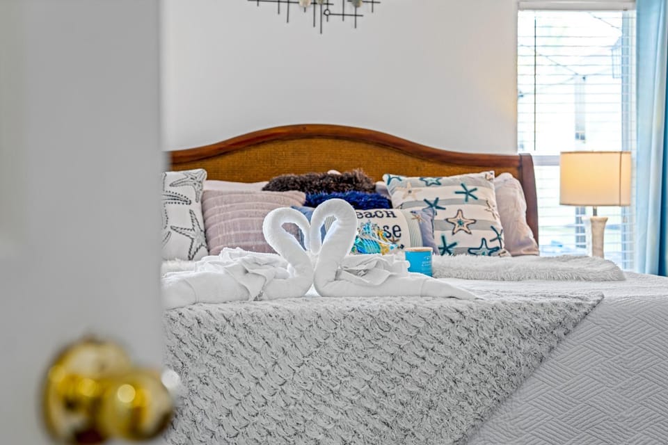 Bed, Bedroom