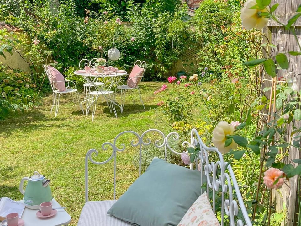Spring, Day, Garden, Garden view, Inner courtyard view
