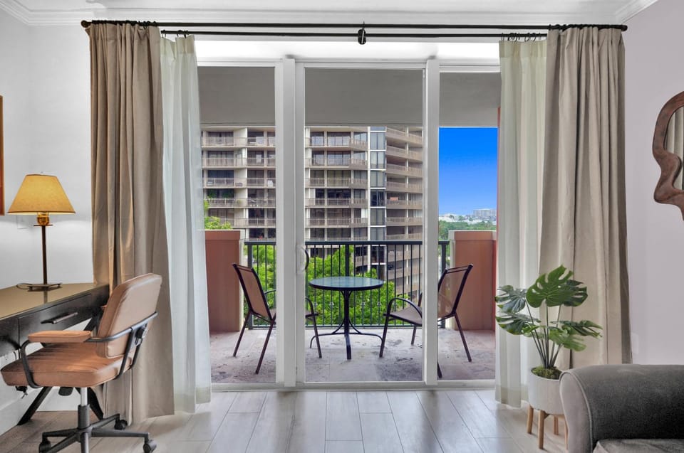 View (from property/room), Balcony/Terrace, Living room, Seating area
