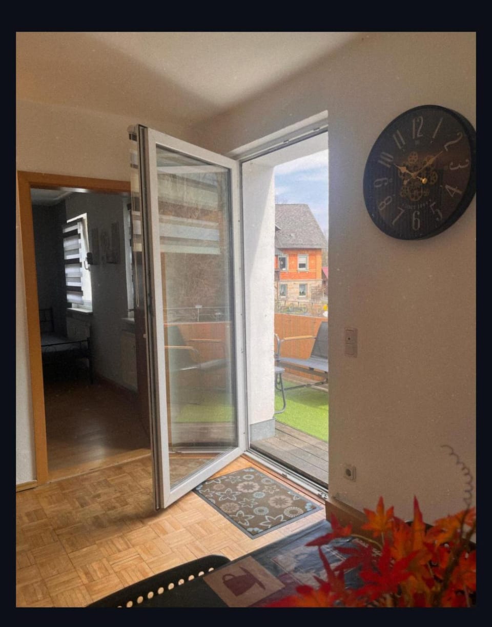 Super Monteurwohnung mit Balkon und Parkplatz, bei Bayreuth ruhig, 4 Betten Wifi, Küche Apartment in Bavaria
