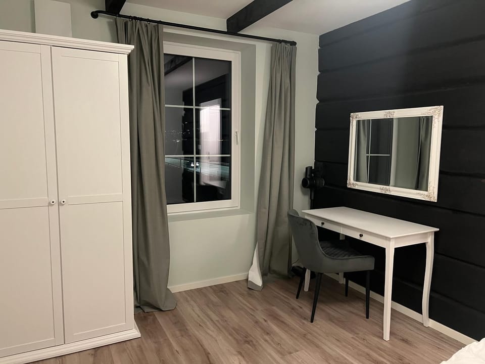 Bedroom, wardrobe