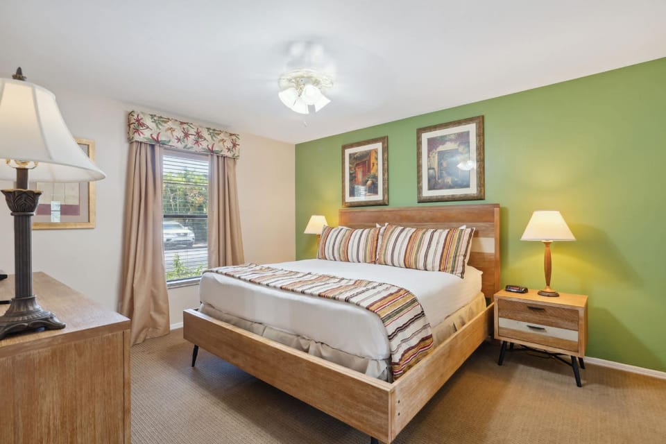 Resort View and Corner Unit House in Naples