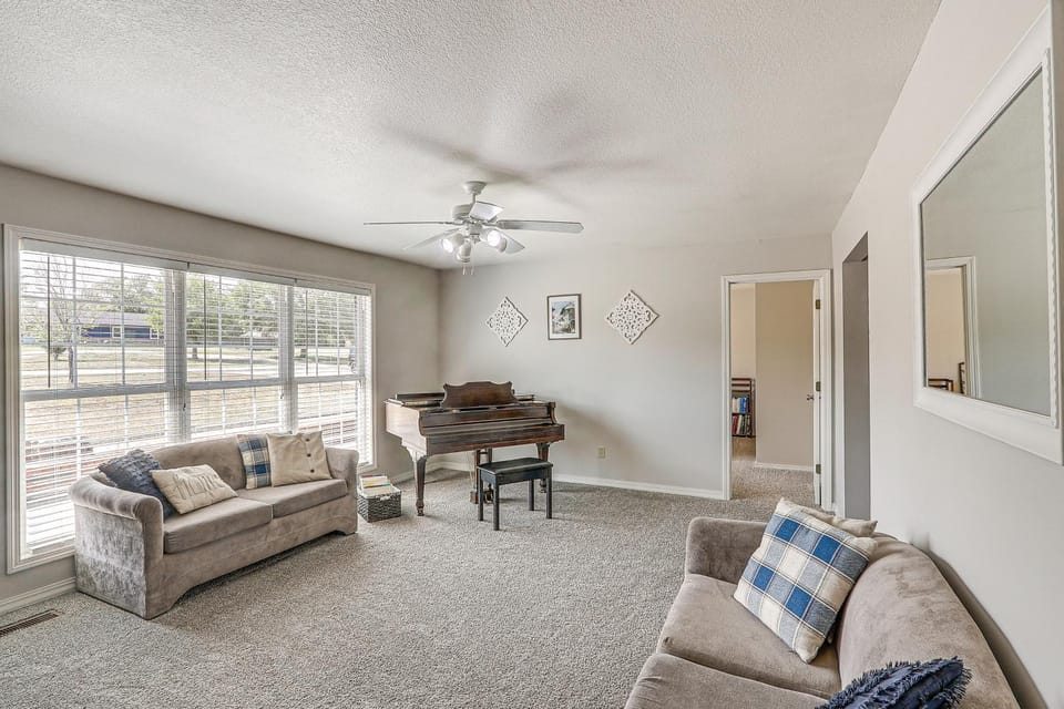 Waterfront Kansas Home w/ Private Fire Pit! House in Kansas