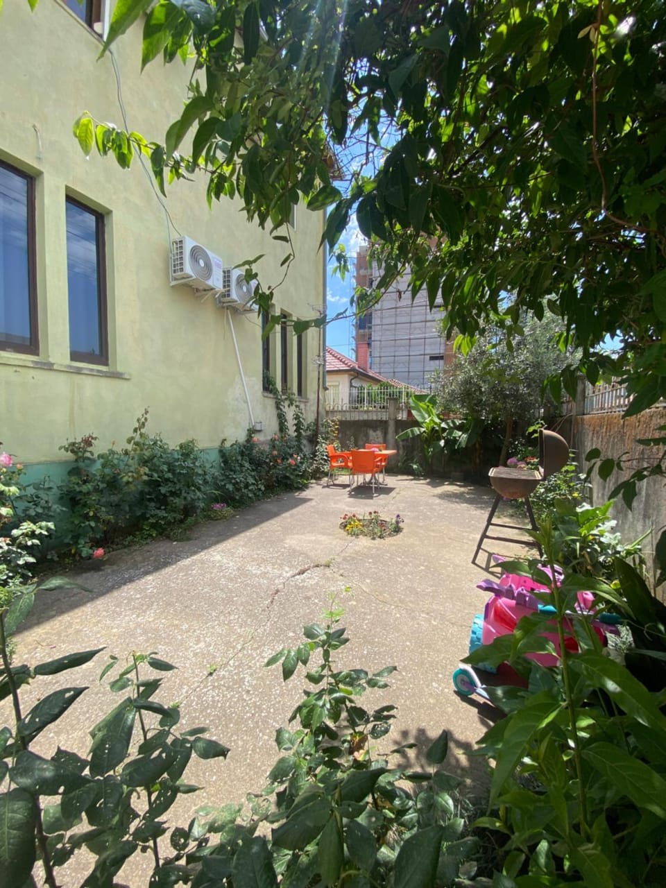 Property building, Spring, Day, Garden, Garden view