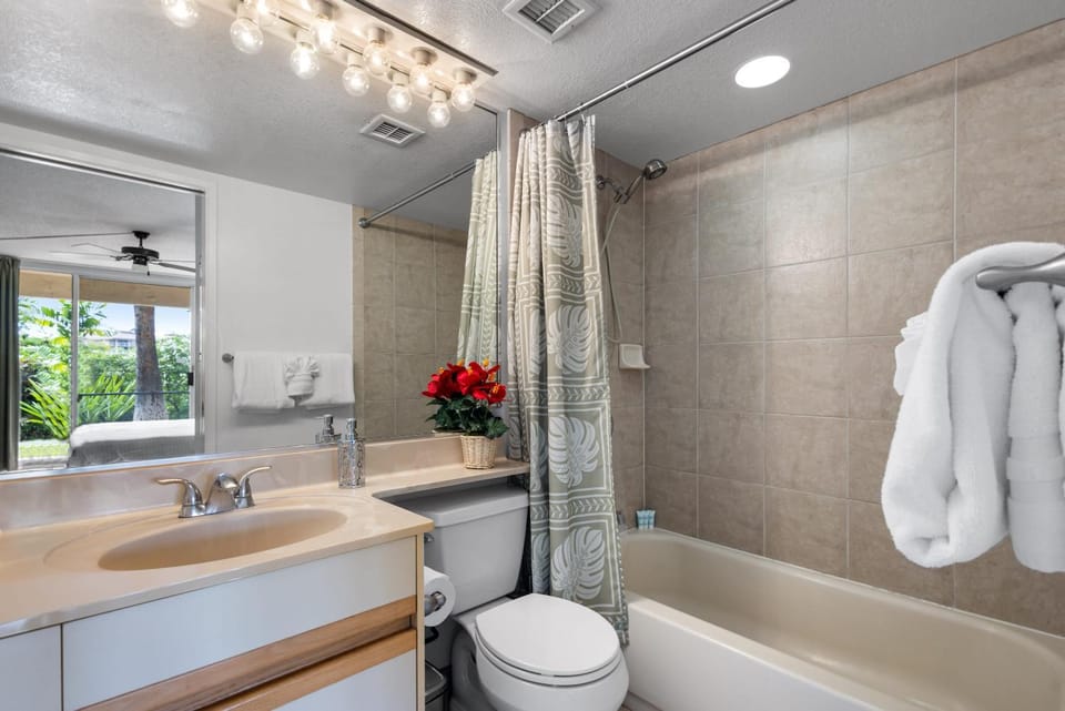 Shower, Toilet, Bathroom, Bath, towels