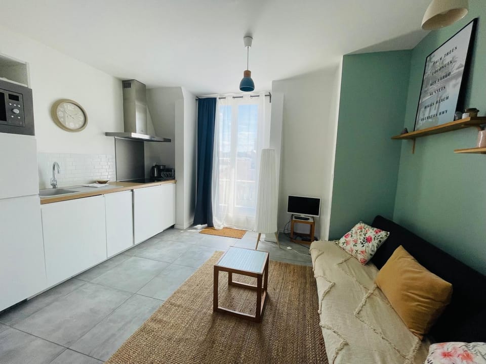 TV and multimedia, Kitchen or kitchenette, Living room, Dining area, oven