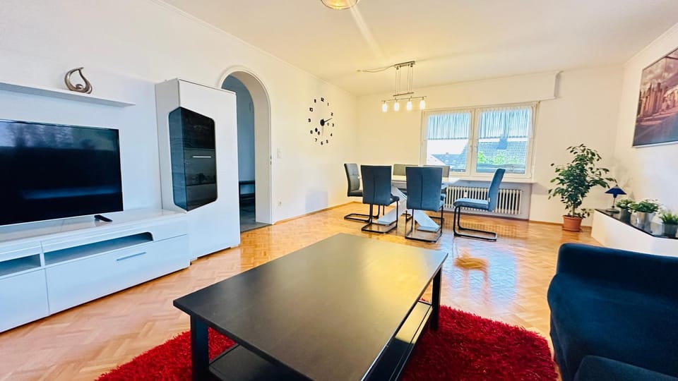 Communal lounge/ TV room, TV and multimedia, Living room, Seating area, Evening entertainment