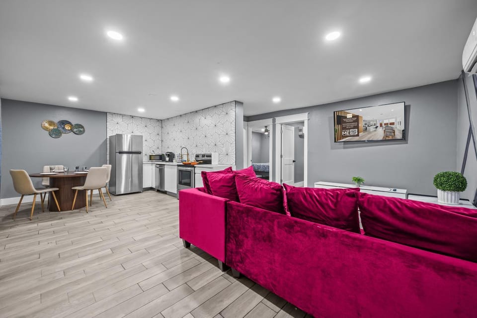 Comfortable 2BR Uptown Escape with Free Park Apartment in Harris County