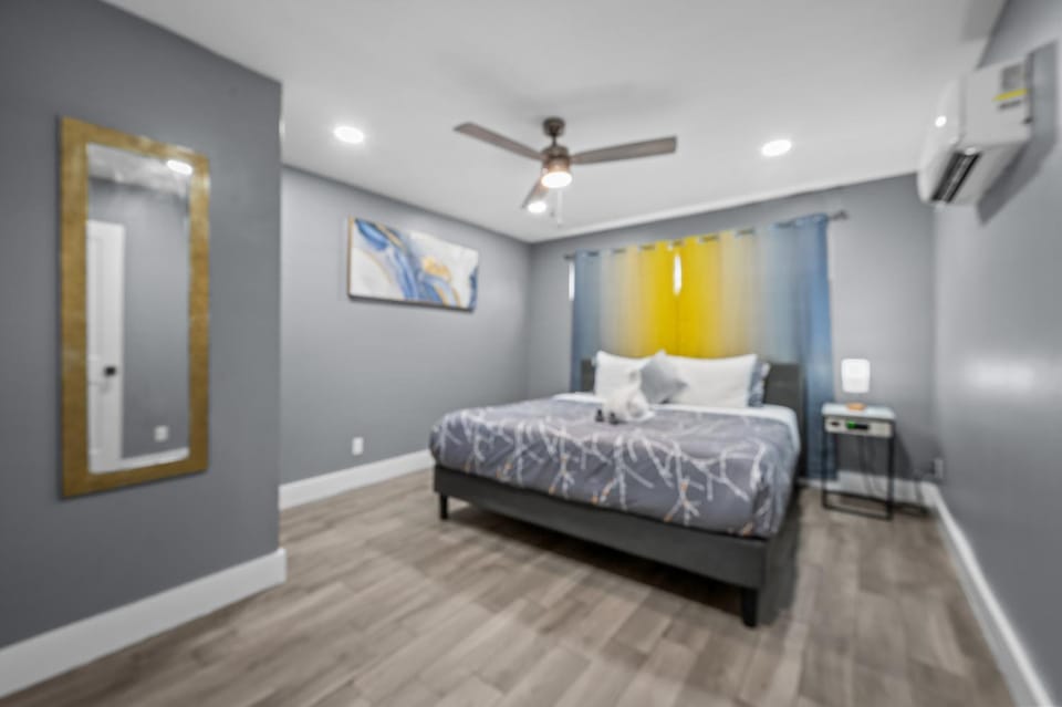 Comfortable 2BR Uptown Escape with Free Park Apartment in Harris County