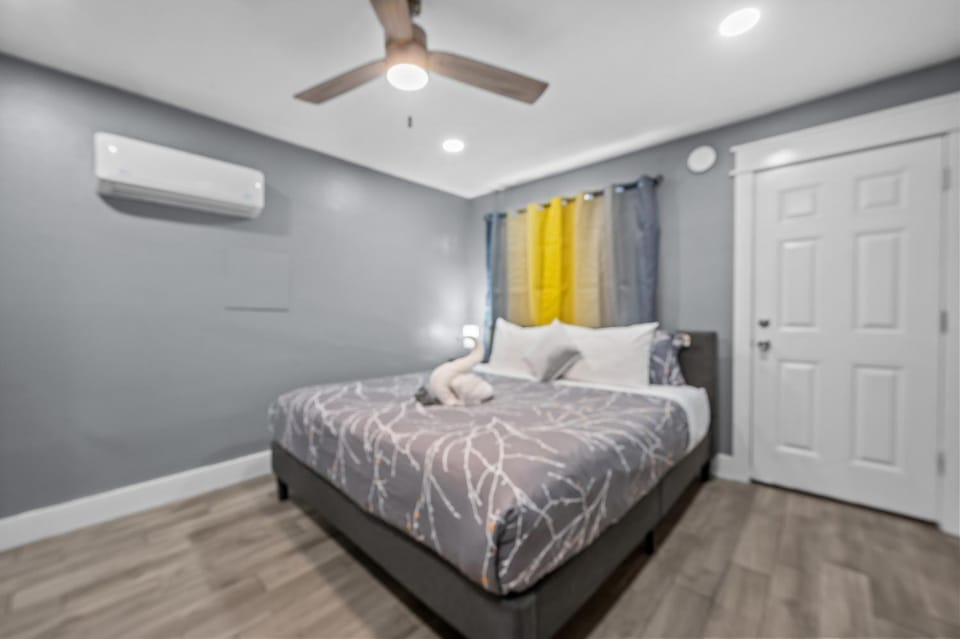 Comfortable 2BR Uptown Escape with Free Park Apartment in Harris County