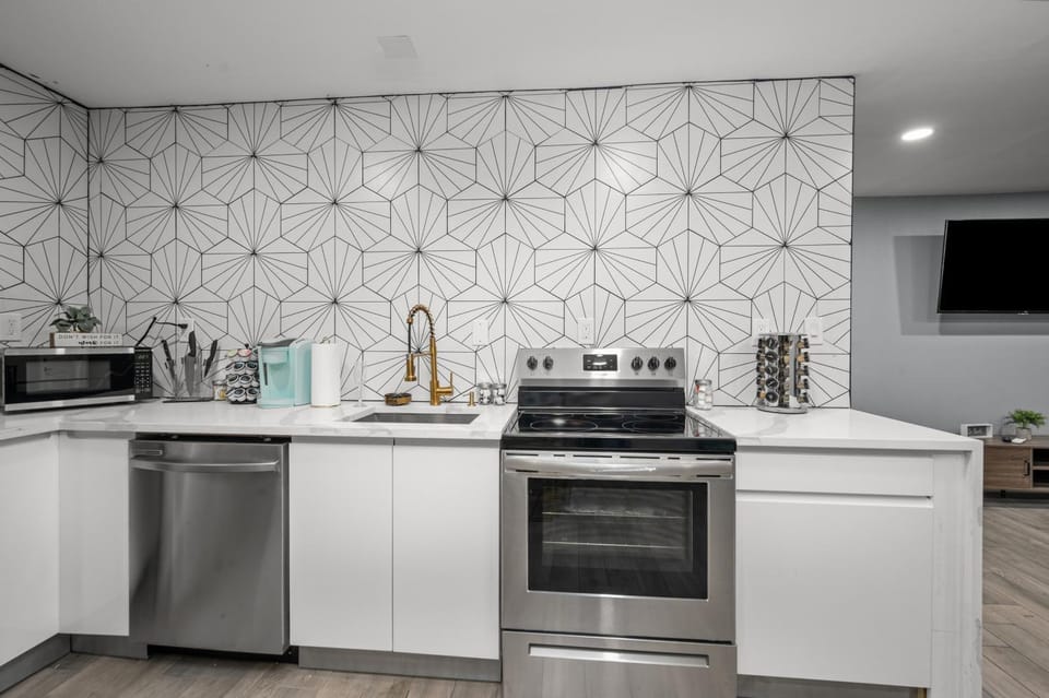 Comfortable 2BR Uptown Escape with Free Park Apartment in Houston