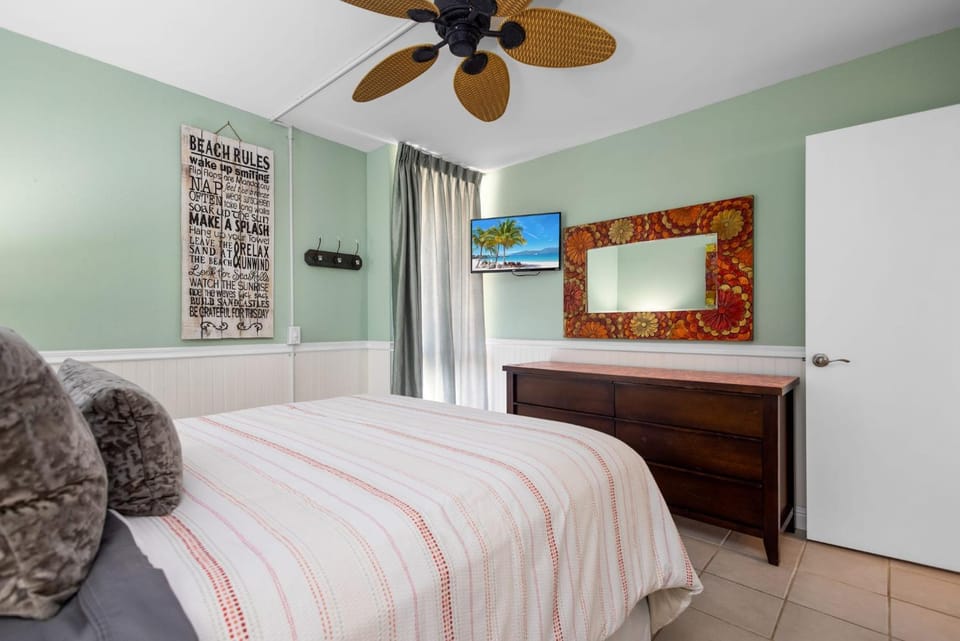 Bed, TV and multimedia, Bedroom
