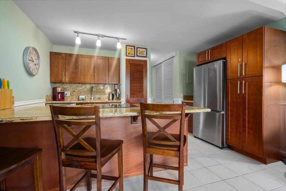 Kitchen or kitchenette, Seating area