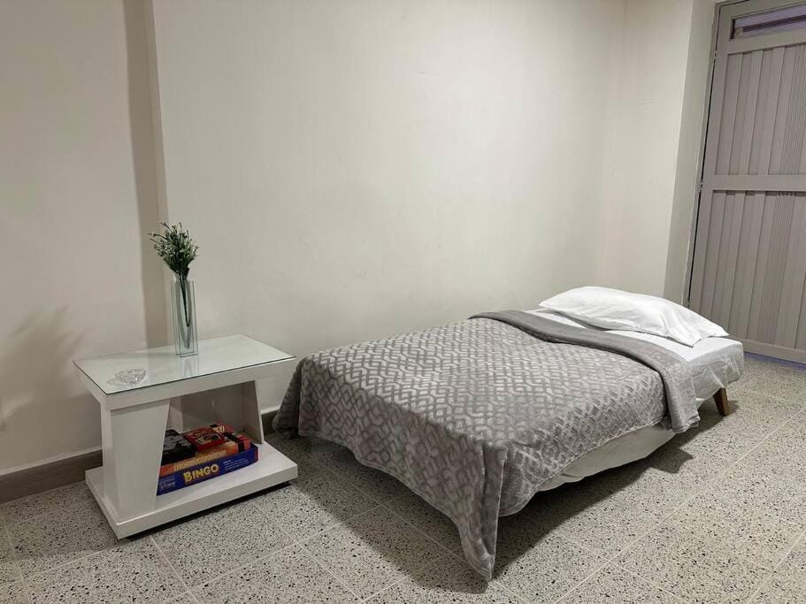 Apartamento nuevo Laureles-Estadio 900 mbps wifi barrio tranquilo cerca a la 70 Apartment in Medellin