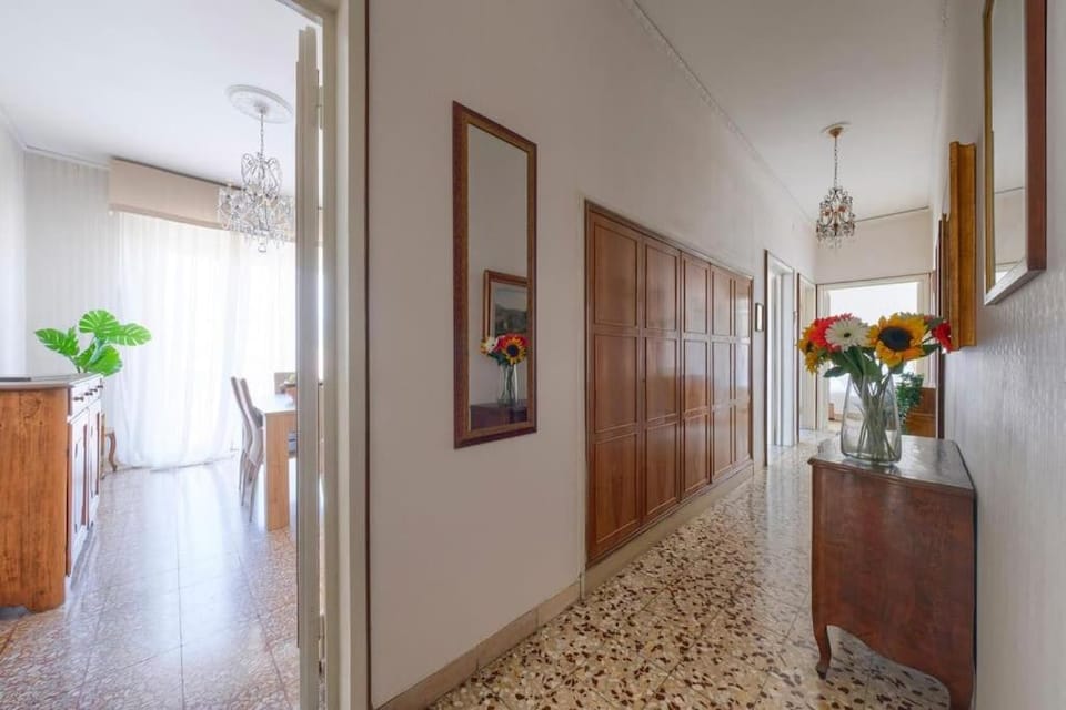 Kitchen or kitchenette, oven