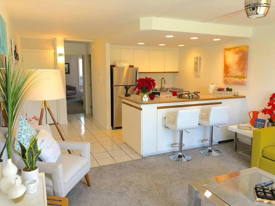 Kitchen or kitchenette, Seating area