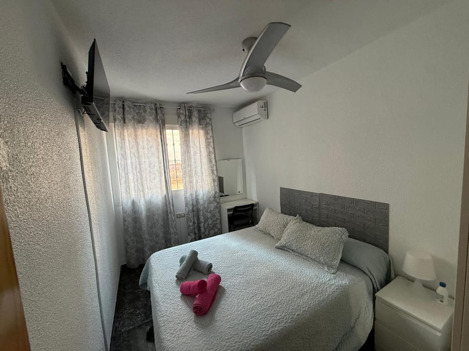 Almeria Centro habitacion privada en apartamento compartido Vacation rental in Almería