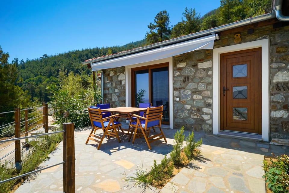Property building, Natural landscape, Balcony/Terrace