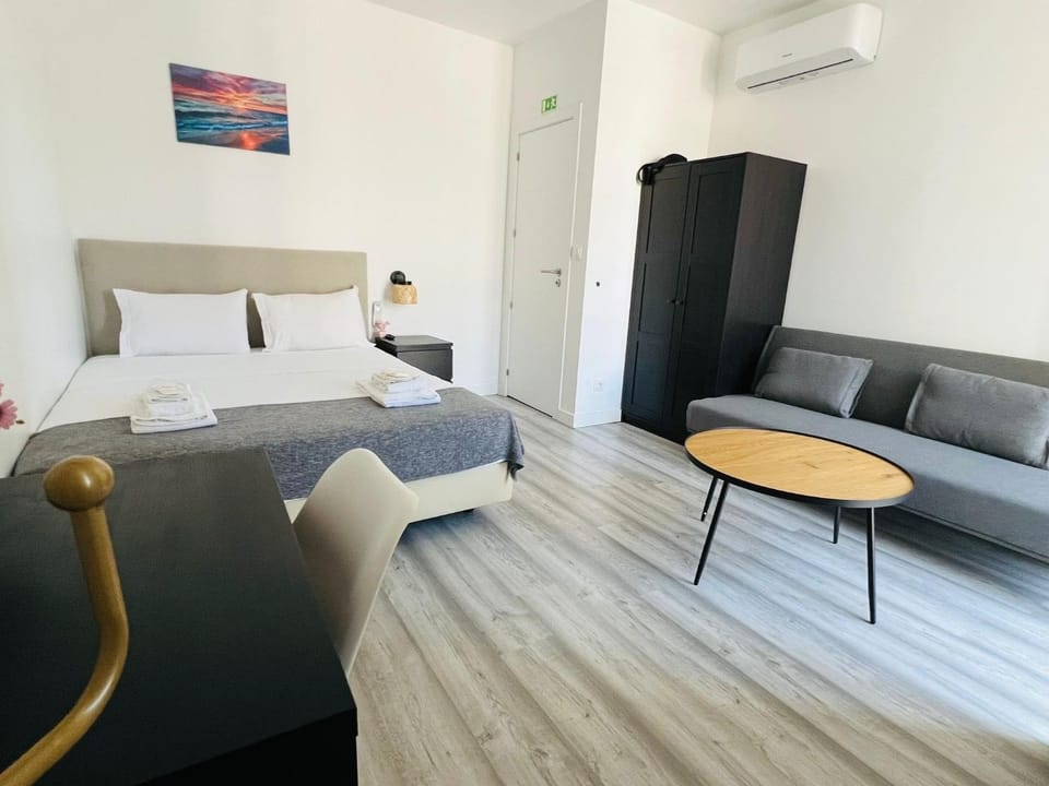 Living room, Photo of the whole room, Bedroom, wardrobe