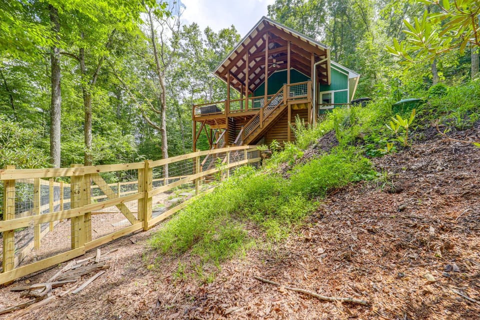 Pet-Friendly West Jefferson Home w/ River View! House in North Carolina