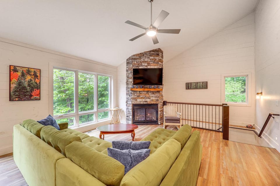 Pet-Friendly West Jefferson Home w/ River View! House in North Carolina