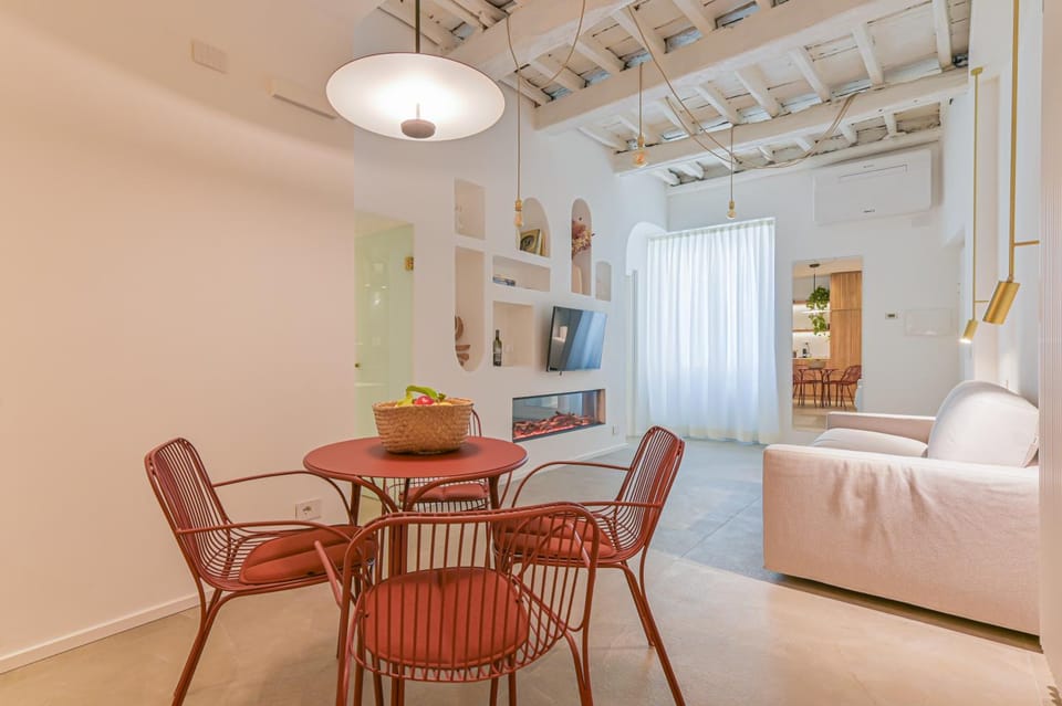 TV and multimedia, Living room, Seating area, Dining area