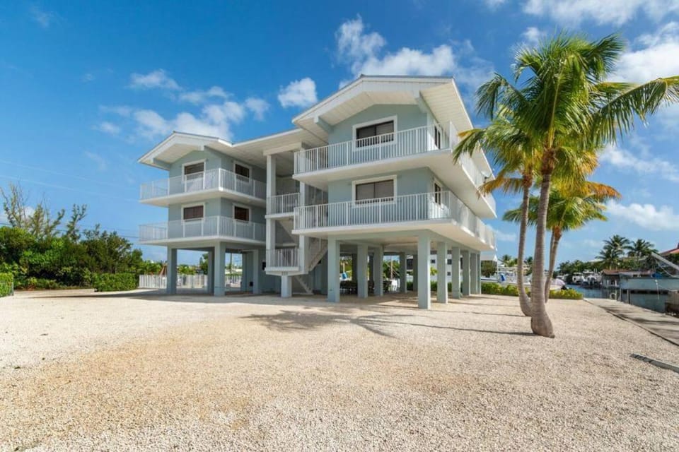 Ocean Shores Villa 2 in Key Largo with pool and boat slip House in Key Largo