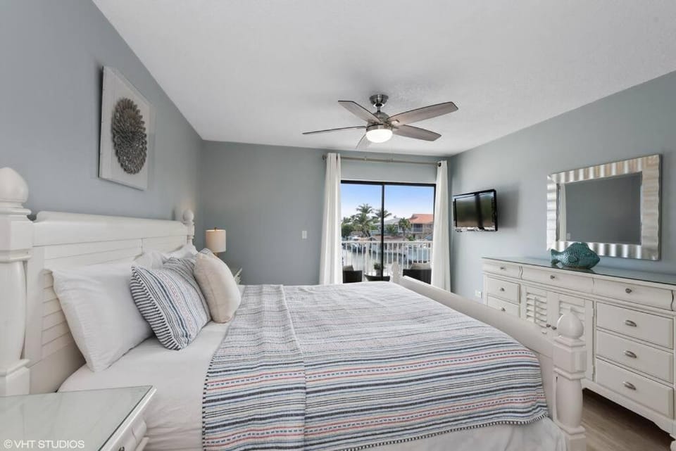 Ocean Shores Villa 2 in Key Largo with pool and boat slip House in Key Largo