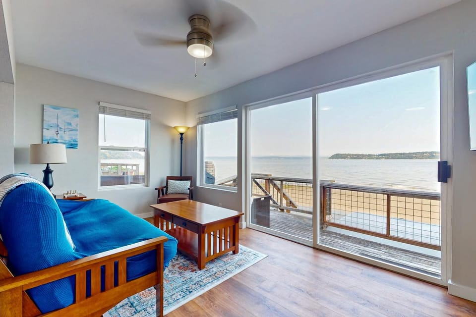 Sail Away on Whidbey Hotel in Clinton