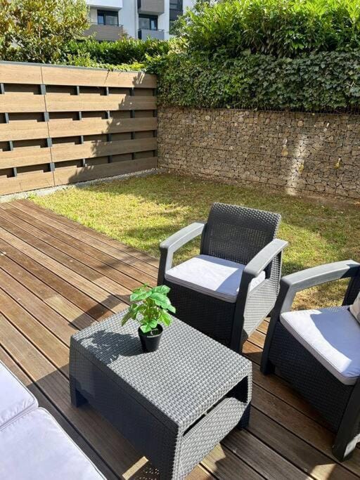 Garden appt - 40m2 terrace, free garrage parking Apartment in Bratislava
