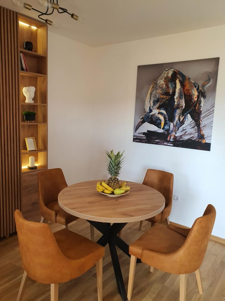 Decorative detail, Seating area, Dining area
