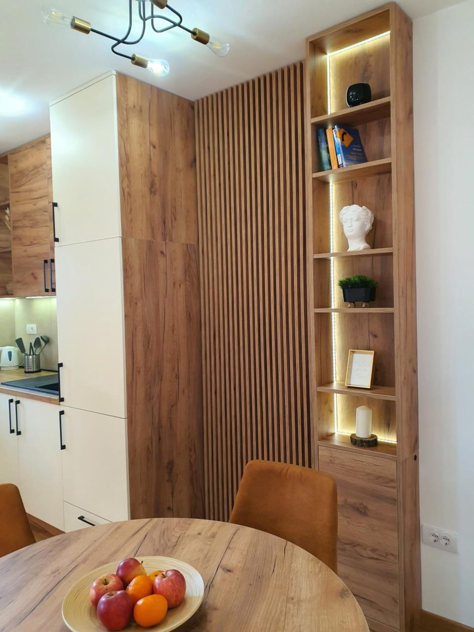 Kitchen or kitchenette, Food and drinks, Dining area, Food