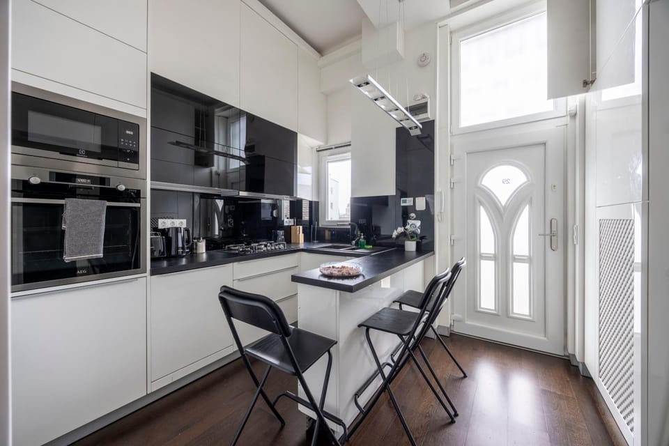 Kitchen or kitchenette, Living room, Seating area, Dining area, oven, stove, toaster