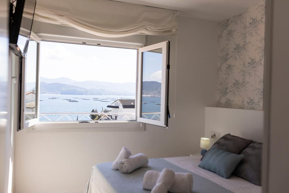Bed, Bedroom, Sea view
