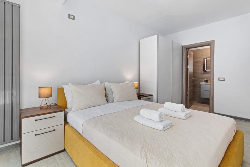 Bed, Photo of the whole room, Bedroom, towels, wardrobe