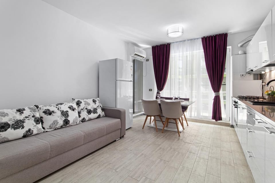 Kitchen or kitchenette, Living room, Dining area, oven