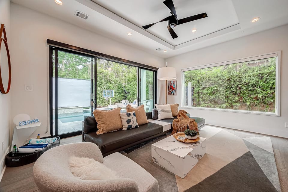 Living room, Seating area